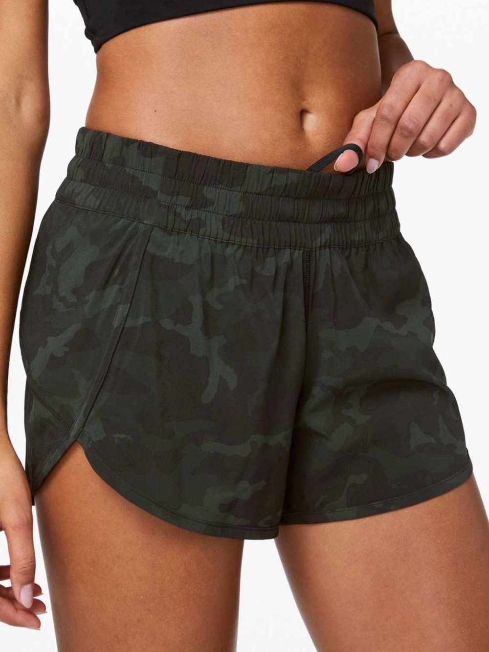 EUC Lululemon Tracker Short V 4” Incognito Camo Multi Gator Green Size 10 Run